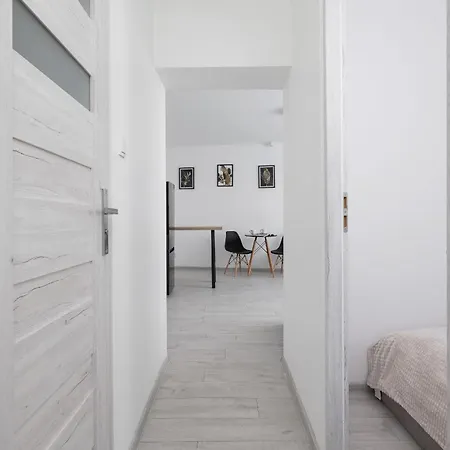 Apartamento Bright For 4 Guests 1,6km Silesian Stadium By Renters *